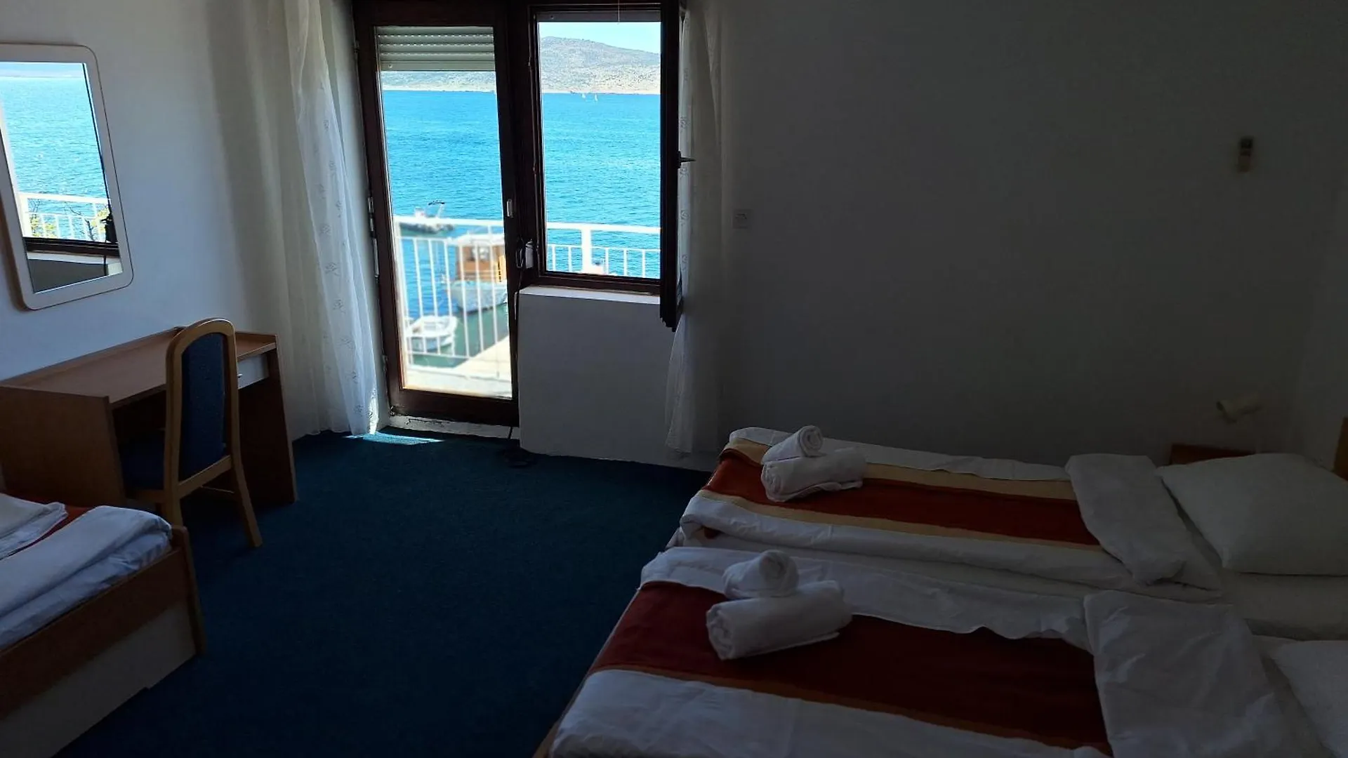 Rooms Retro By The Sea Starigrad Paklenica 0*,